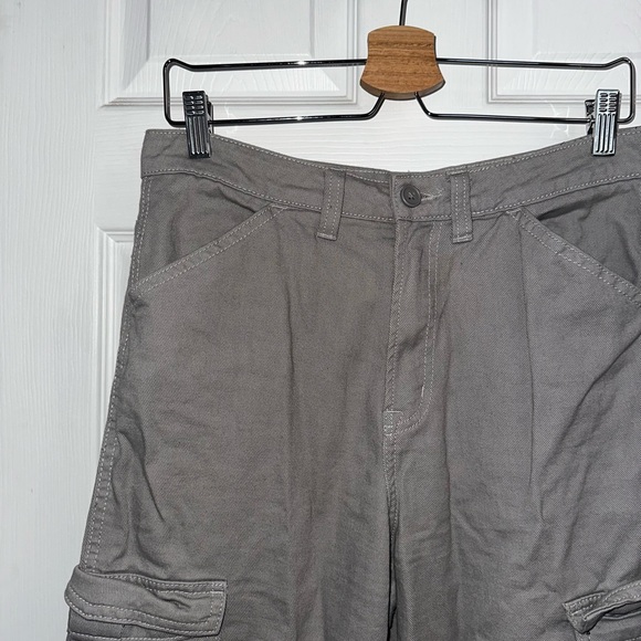 H&M Women’s Light Gray Cargo Pants - Picture 3 of 6